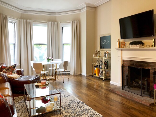 329 Beacon St, Unit 3 in Boston, MA - Building Photo - Building Photo