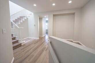 23420 Waterway Ln in Santa Clarita, CA - Foto de edificio - Building Photo