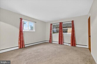 825 Solly Ave in Philadelphia, PA - Building Photo - Building Photo