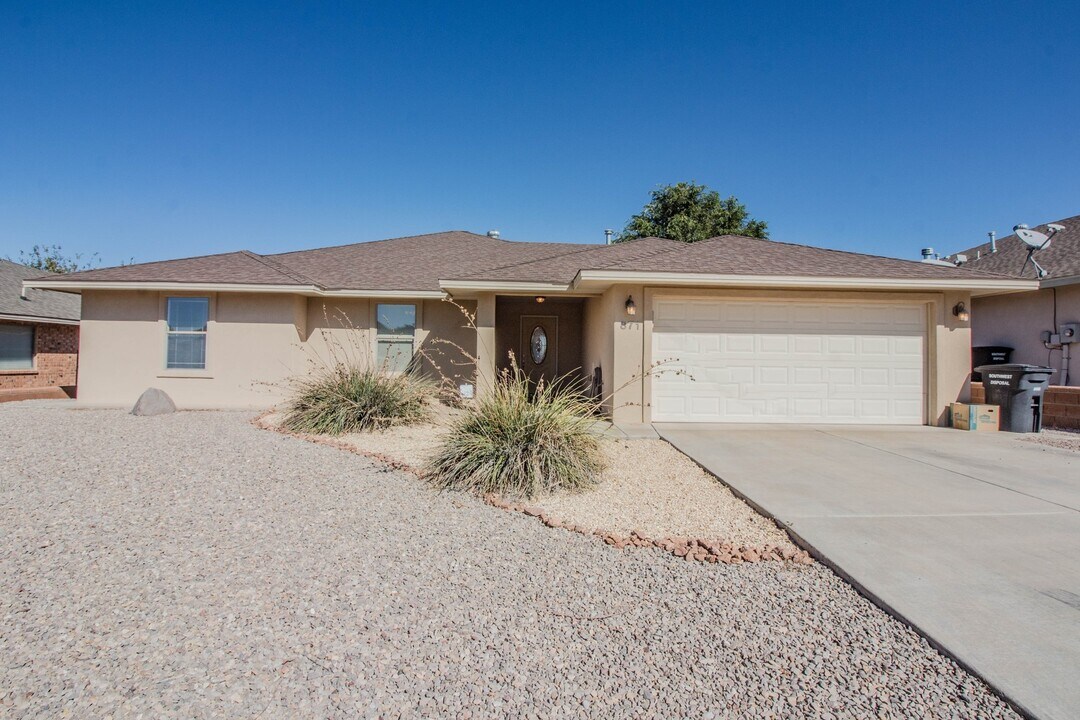 871 Hermoso El Sol in Alamogordo, NM - Building Photo