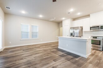 381 N Centro Cir in Shenandoah, TX - Building Photo - Building Photo