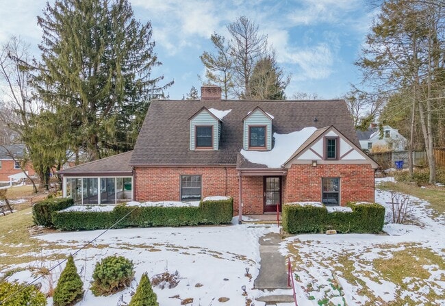 property at 611 Montgomery St