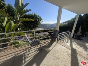 2977 Seabreeze Dr in Malibu, CA - Building Photo - Building Photo