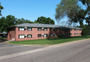 Williamsburg Apartments in Hudson, WI - Foto de edificio - Building Photo