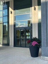 4055-4055 Parkside Village Dr in Mississauga, ON - Building Photo - Building Photo