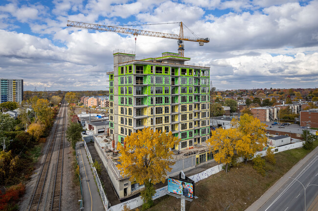 1200 De Royan Rue in Laval, QC - Building Photo - Building Photo