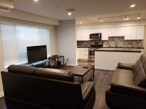 Entire 4 bdrm units & Private Rooms Available in Los Angeles, CA - Foto de edificio - Building Photo