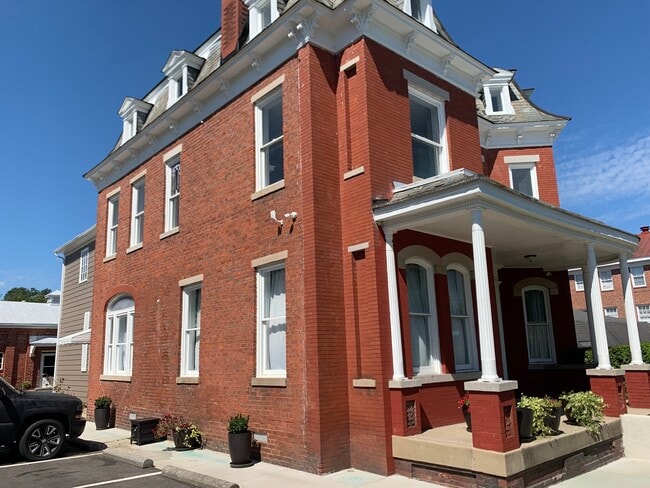 634 S Sycamore St in Petersburg, VA - Foto de edificio - Building Photo