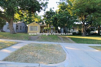 4904 Calmont Ave in Fort Worth, TX - Building Photo - Building Photo