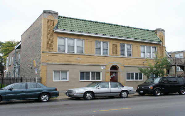 2731-2733 N Austin Ave in Chicago, IL - Foto de edificio