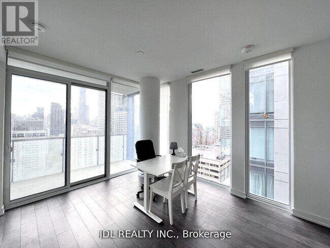 28 Wellesley St E in Toronto, ON - Building Photo - Building Photo
