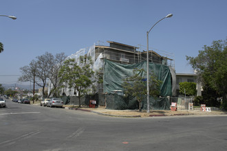 5033 Maplewood Ave in Los Angeles, CA - Foto de edificio - Building Photo