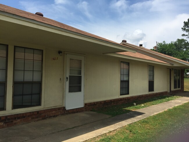 property at 1611 S Z St