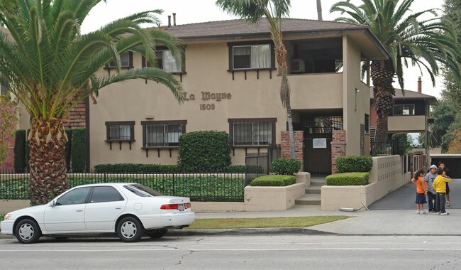 La Wayne Apartments in Pasadena, CA - Foto de edificio - Building Photo