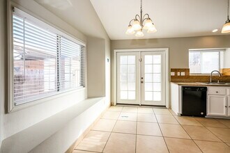 1532 Helen Belle Dr in Las Vegas, NV - Foto de edificio - Building Photo