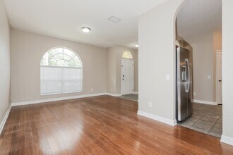 20221 Still Wind Dr in Tampa, FL - Building Photo - Building Photo