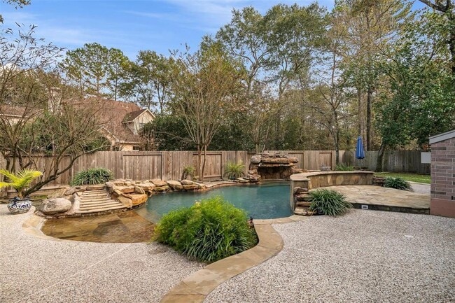 property at 11 Winrock Pl