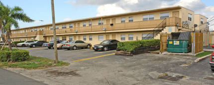 Pompano Gardens Apartments in Pompano Beach, FL - Building Photo - Building Photo