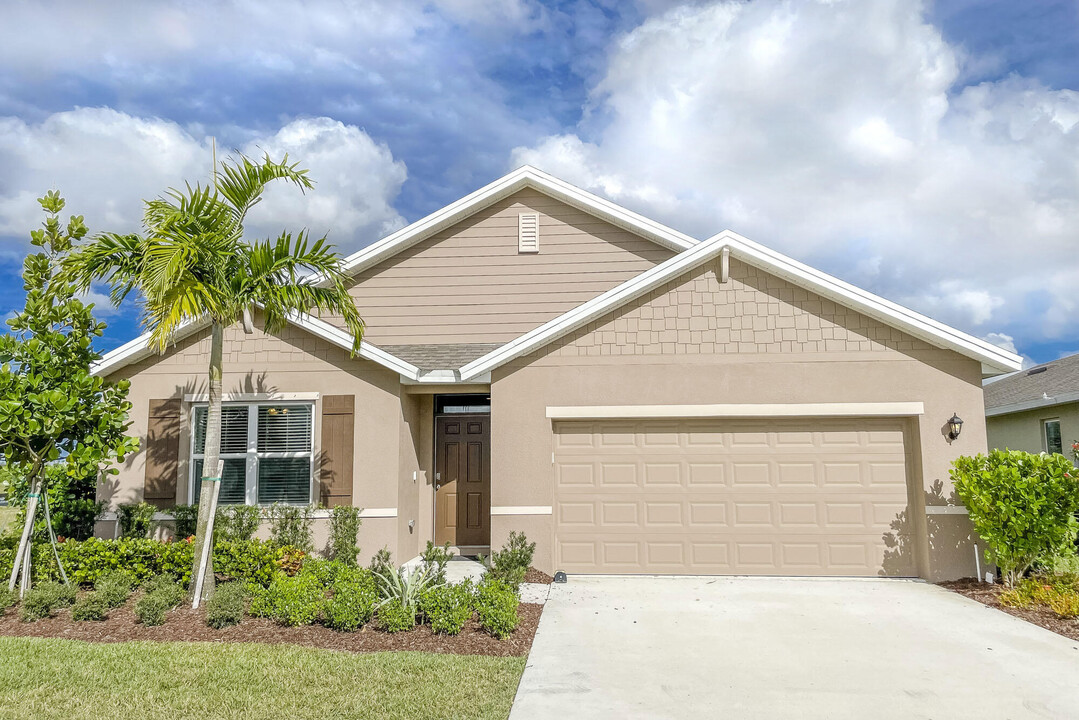 9767 SW Triton Wy in Port St. Lucie, FL - Building Photo