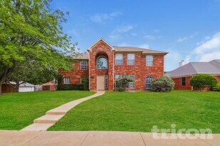 1701 Pecan View Dr in Garland, TX - Building Photo