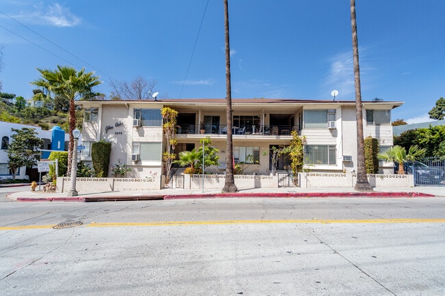 2649 N Beachwood Dr, Unit 3 in Los Angeles, CA - Building Photo - Building Photo