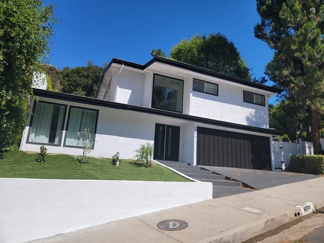 property at 16974 Escalon Dr