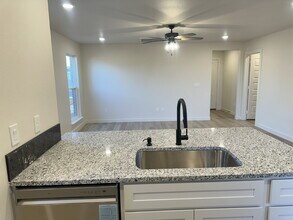 510 E 23rd St in Wolfforth, TX - Foto de edificio - Building Photo