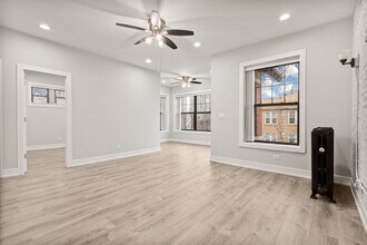 1066 W Glenlake Ave in Chicago, IL - Building Photo - Building Photo