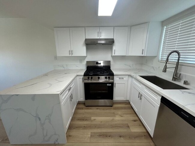 10237 Tujunga Canyon Blvd in Los Angeles, CA - Building Photo - Building Photo