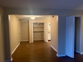 6211 Longchamp Dr in Jacksonville, FL - Building Photo