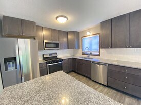 624 Meadow Run Dr SW in Rochester, MN - Building Photo