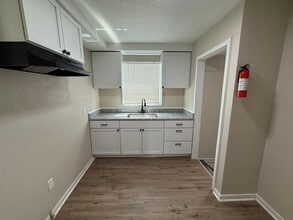 Fully Renovated 3-Bedroom Home – Move-In R in Detroit, MI - Foto de edificio - Building Photo