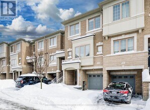 9 Aspen Hills Rd in Brampton, ON - Building Photo - Building Photo