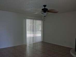 1316 E Barstow Ave in Fresno, CA - Foto de edificio - Building Photo