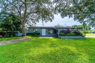 3338 Taft St in Hollywood, FL - Building Photo - Building Photo