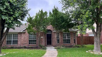 2440 Ravenhurst Dr in Plano, TX - Building Photo