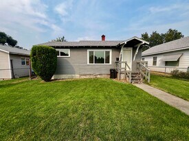 806 S 15th Ave in Yakima, WA - Building Photo