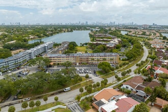 Royal Oaks Condominium in Miami, FL - Building Photo - Building Photo