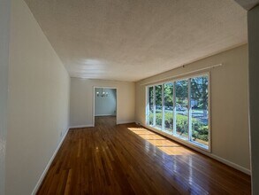 201 Livingston Dr in Charlotte, NC - Building Photo - Building Photo