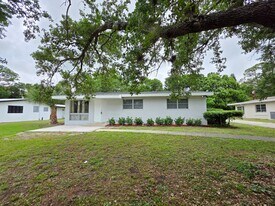 1715 41st Ave in Vero Beach, FL - Building Photo