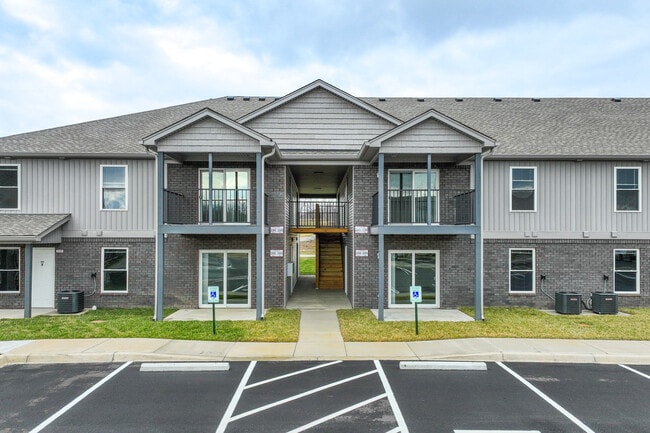 Independence Village in La Grange, KY - Foto de edificio - Building Photo