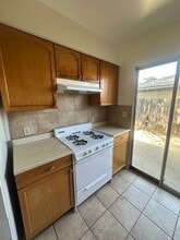 2011 Parker Pl in Hanford, CA - Building Photo - Building Photo