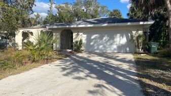 5151 Oakmont Pl in Siesta Key, FL - Building Photo