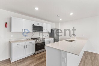 1926 Tranquility Cir in Newton, NC - Foto de edificio - Building Photo