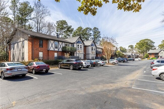 6851 Roswell Rd in Sandy Springs, GA - Building Photo - Building Photo