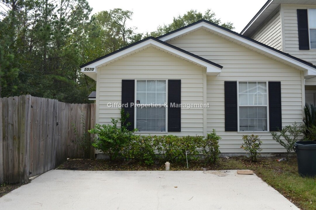 5520 Cabot Dr N in Jacksonville, FL - Building Photo