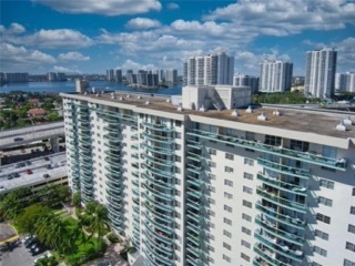 19390 Collins Ave, Unit 1622 in Sunny Isles Beach, FL - Foto de edificio - Building Photo