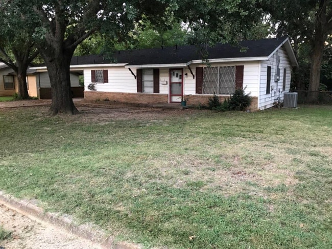property at 132 Oak Grove Dr