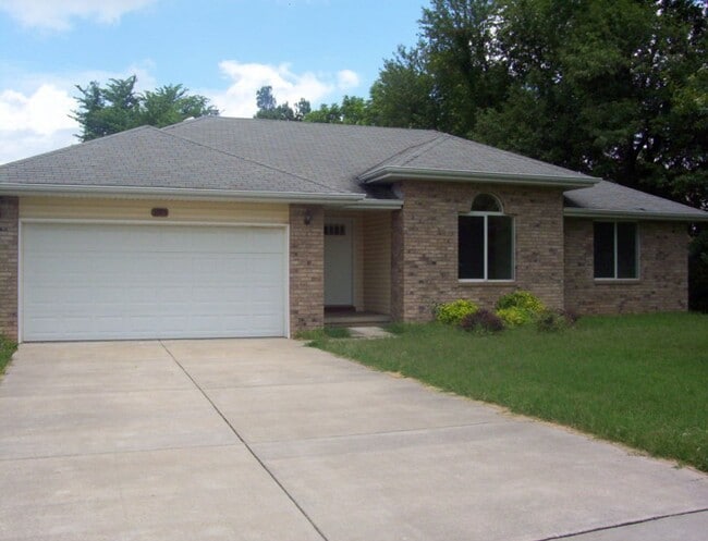 property at 3305 W Raynell St