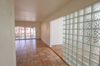 299 Albert Dr in San Luis Obispo, CA - Foto de edificio - Building Photo